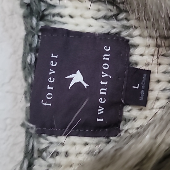 Forever 21 Gray & Cream Button up Cardigan Vest w/Faux Fur Hood Sz. L - Picture 4 of 7